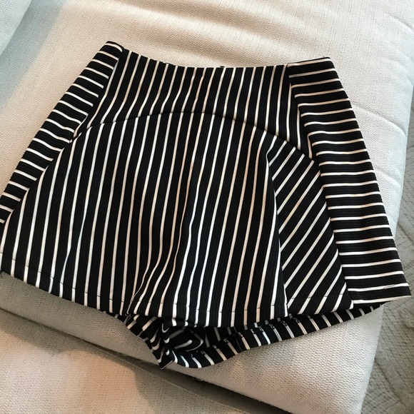 Striped LF Skort - Picture 2 of 3